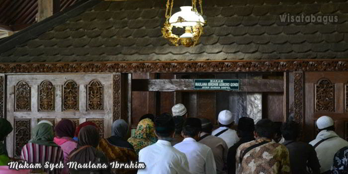Makam-Syeh-Maulana-Ibrahim--Tempat-Wisata-Religi-Tuban