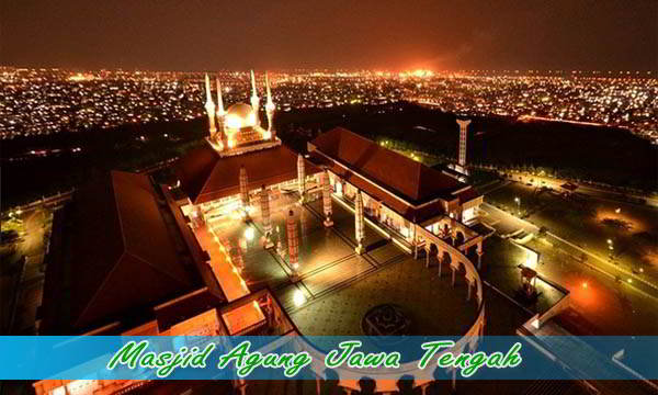 Wisata malam di masjid Agung Jawa Tengah di Semarang
