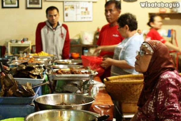 Warung Bu Eha Sebagai Wisata Kuliner Bandung